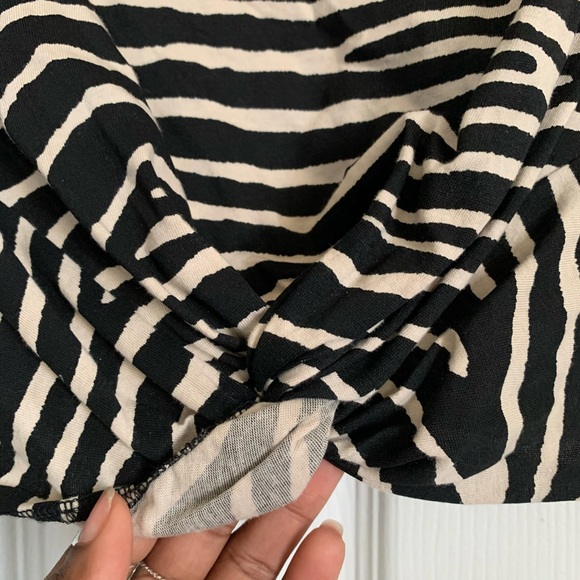 SOLD❗️🌻 Zebra patterned crop top - Picture 3 of 4